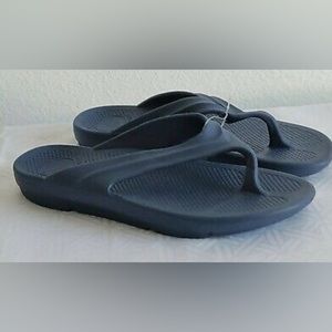 NWOT Mens HOBiBEAR FLIP FLOPS SIZE 8.5